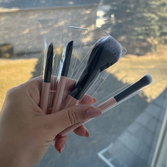 Gucci Beauty Makeup Brushes Gift Set of 4 - Picture 4 of 4